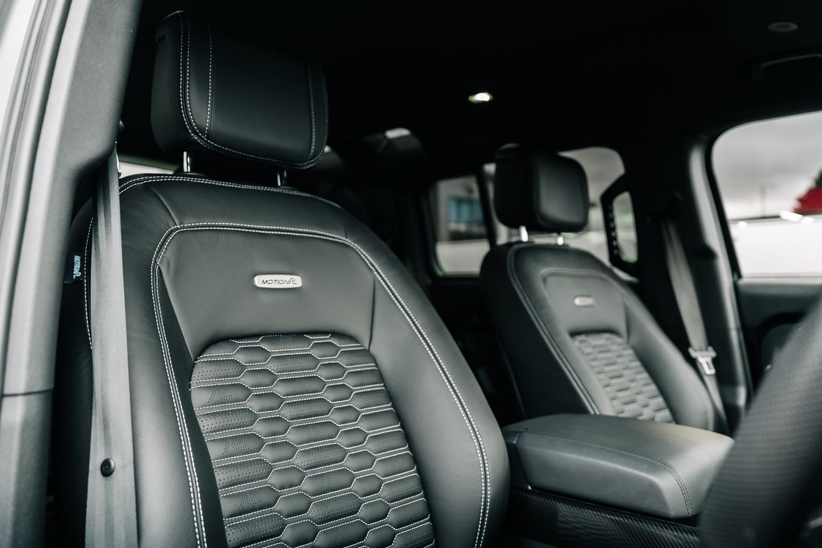 Land Rover Defender 110 D300 X-Dynamic HSE D MHEV - Motion R Design