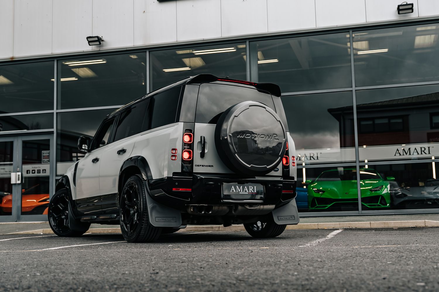 Land Rover Defender 110 D300 X-Dynamic HSE D MHEV - Motion R Design