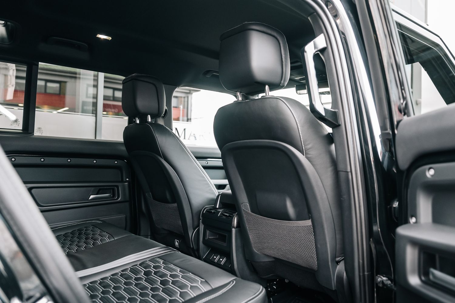 Land Rover Defender 110 D300 X-Dynamic HSE D MHEV - Motion R Design