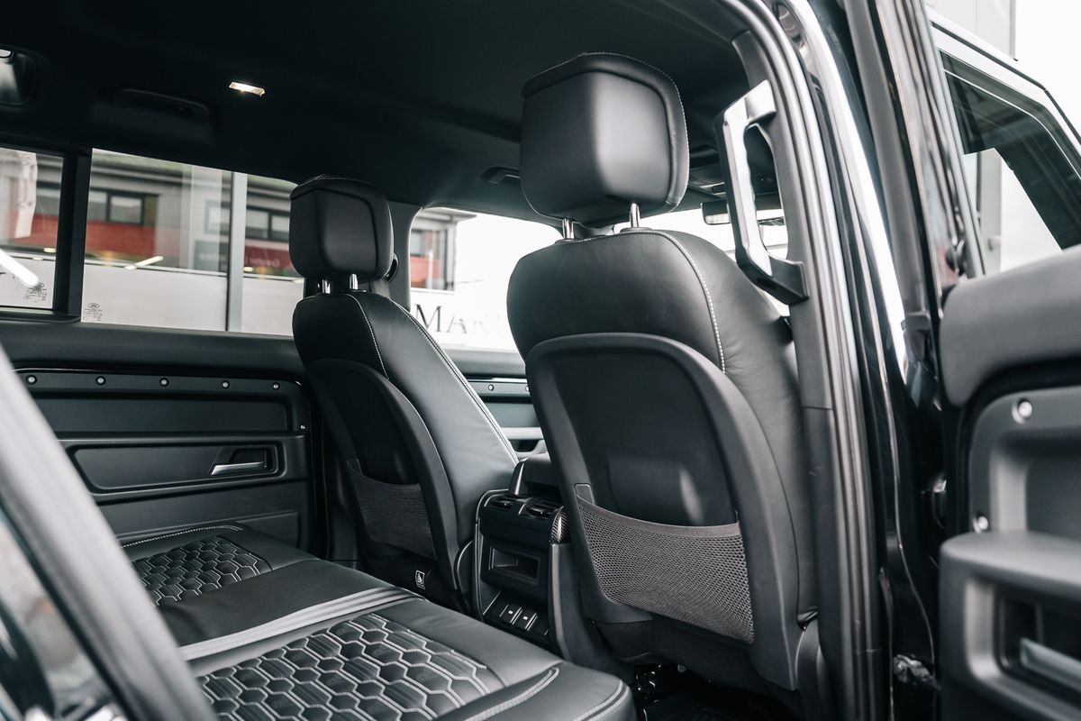 Land Rover Defender 110 D300 X-Dynamic HSE D MHEV - Motion R Design