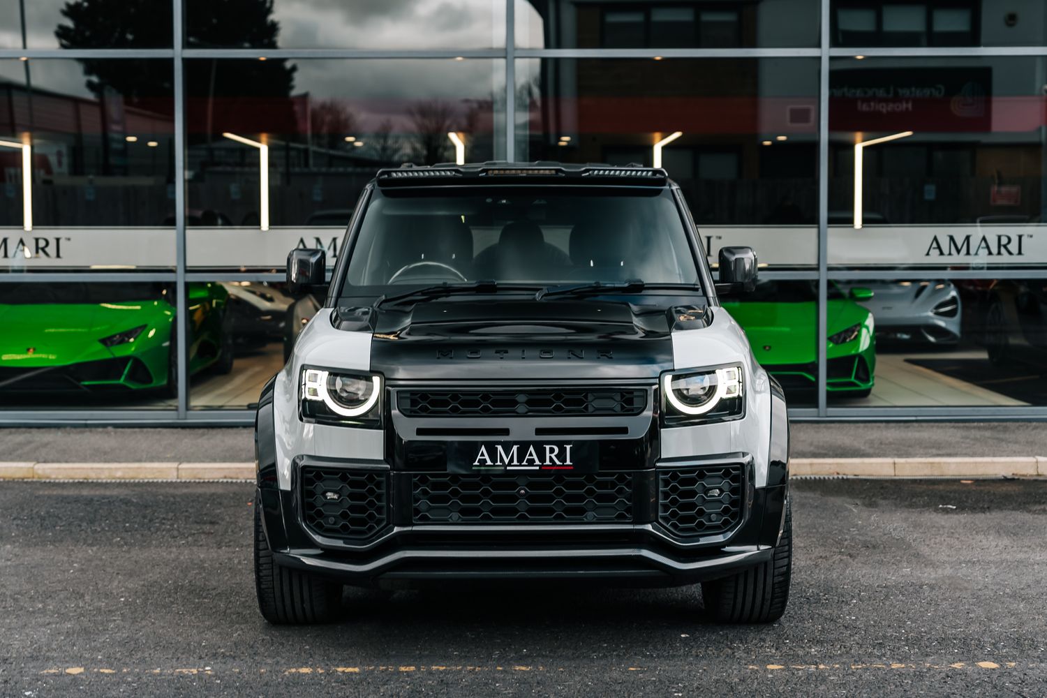 Land Rover Defender 110 D300 X-Dynamic HSE D MHEV - Motion R Design