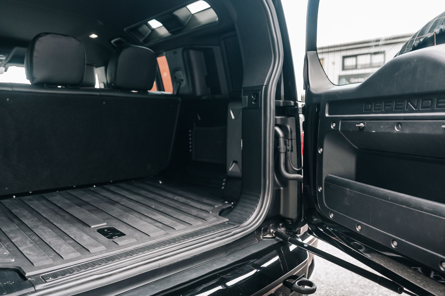 Land Rover Defender 110 D300 X-Dynamic HSE D MHEV - Motion R Design
