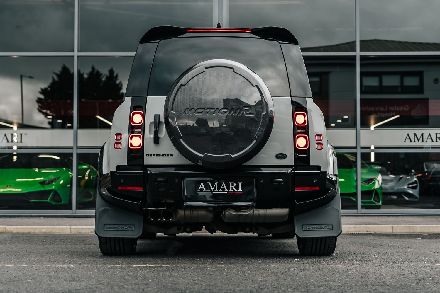 Land Rover Defender 110 D300 X-Dynamic HSE D MHEV - Motion R Design