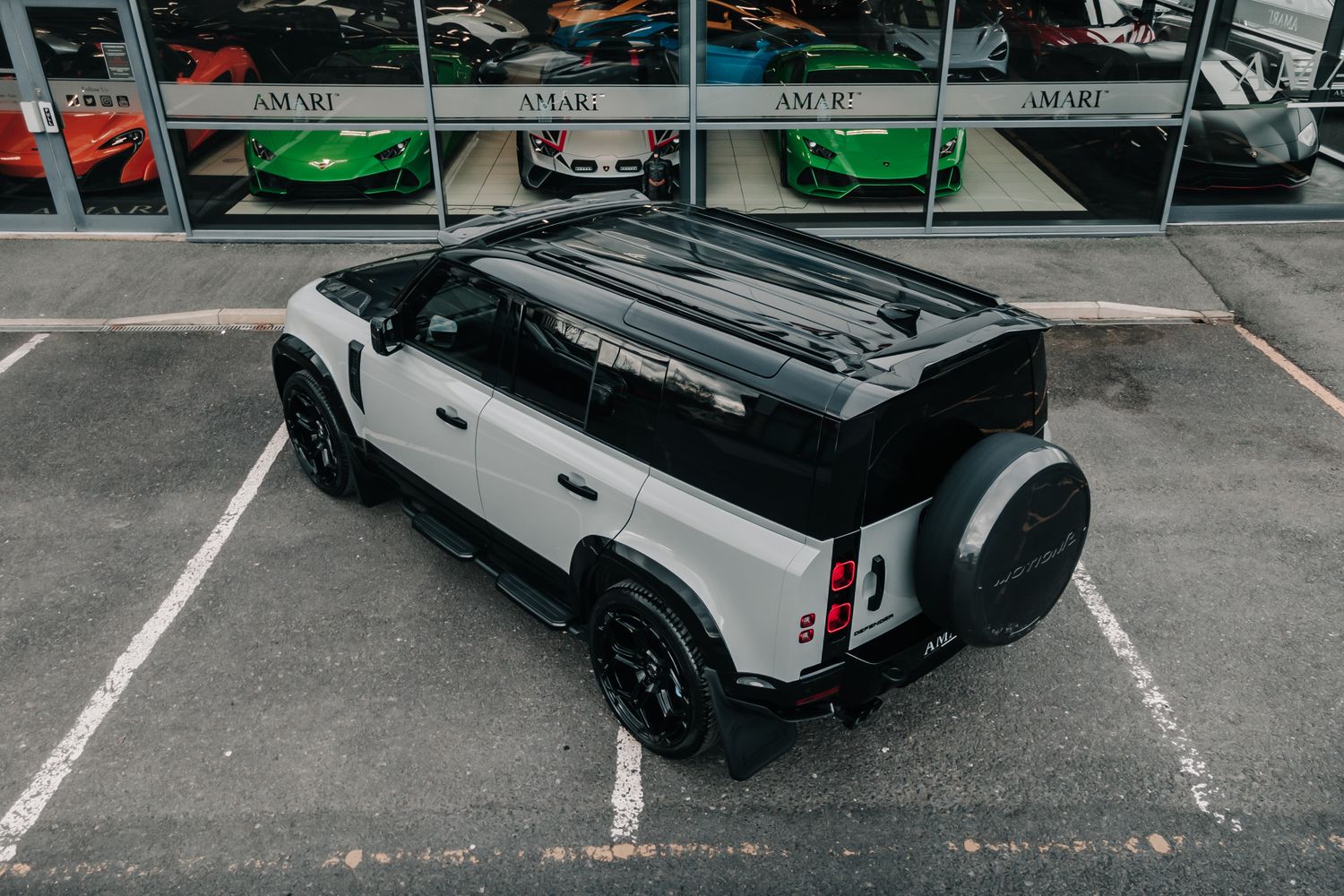 Land Rover Defender 110 D300 X-Dynamic HSE D MHEV - Motion R Design