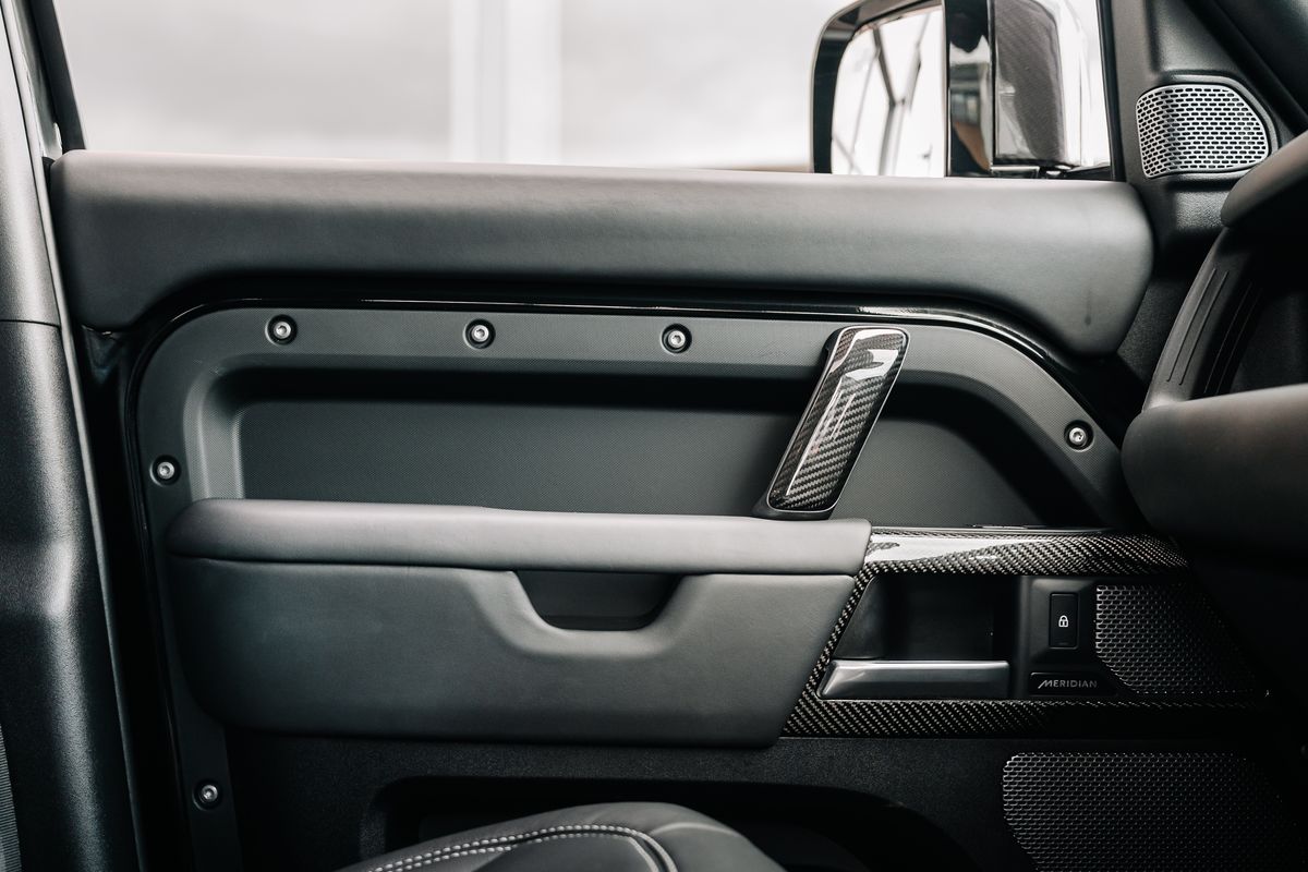 Land Rover Defender 110 D300 X-Dynamic HSE D MHEV - Motion R Design