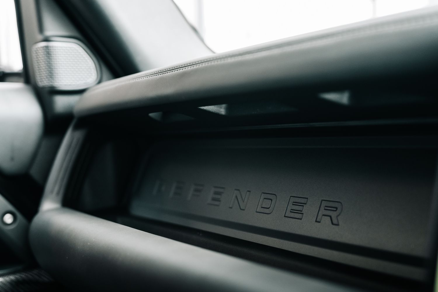 Land Rover Defender 110 D300 X-Dynamic HSE D MHEV - Motion R Design