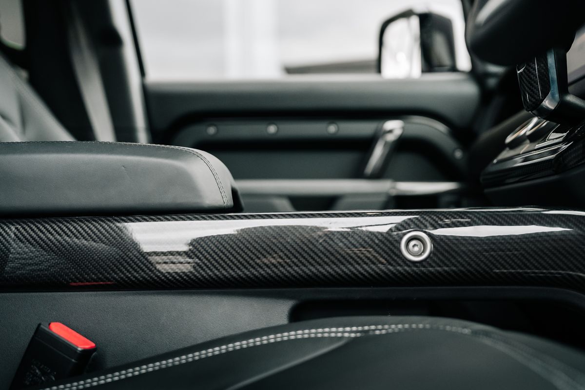 Land Rover Defender 110 D300 X-Dynamic HSE D MHEV - Motion R Design