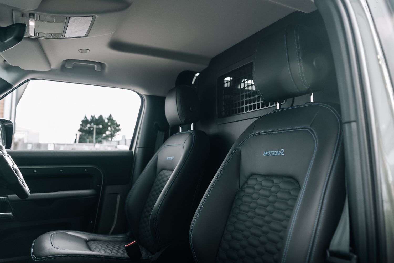 Land Rover Defender 90 D200 Hard Top D MHEV SWB - Motion R Design