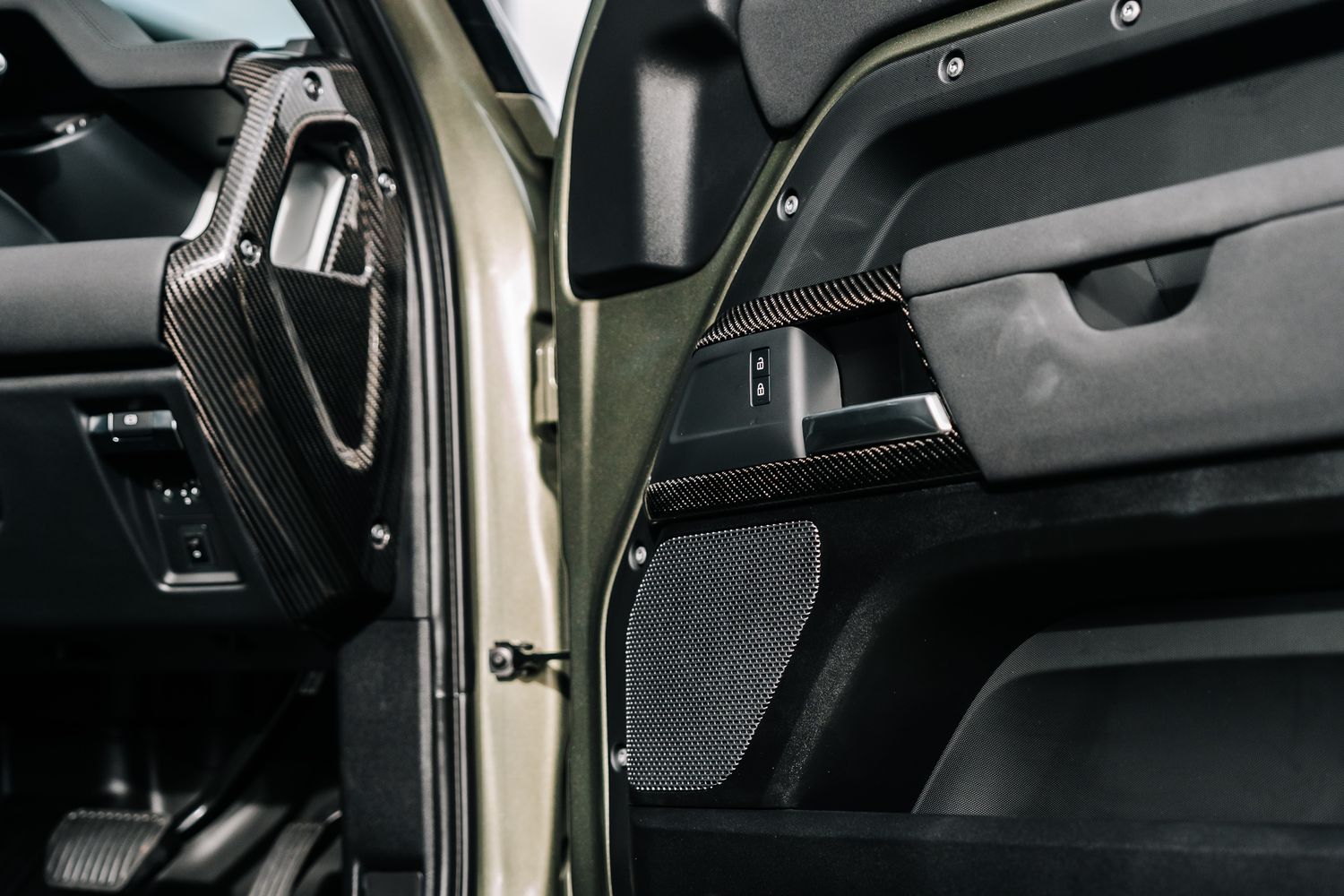 Land Rover Defender 90 D200 Hard Top D MHEV SWB - Motion R Design