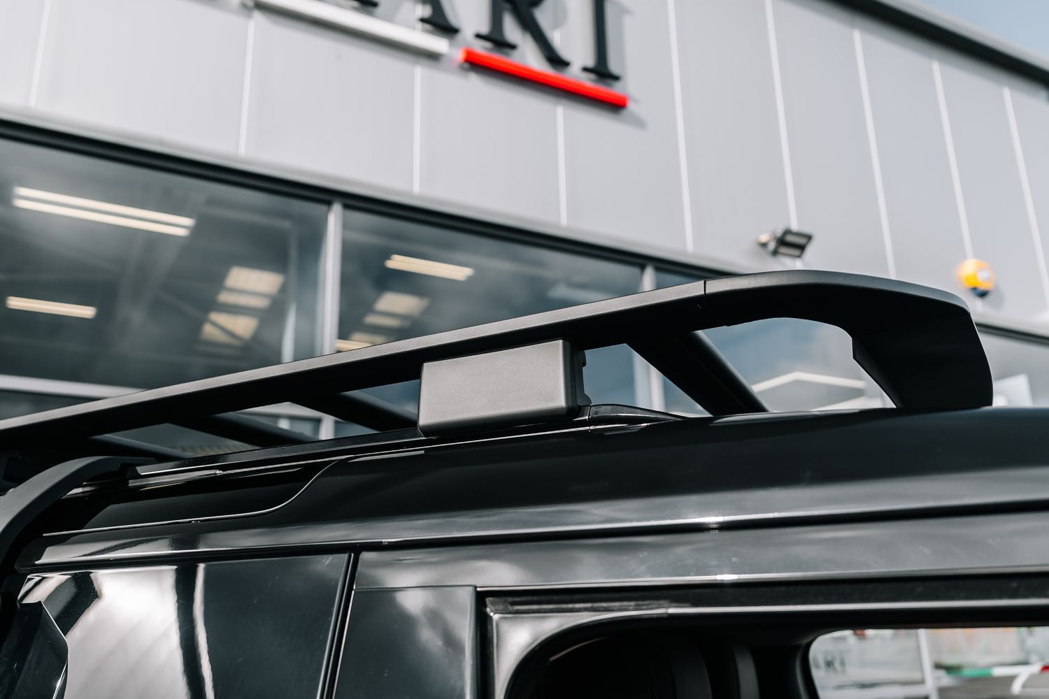 Land Rover Defender 90 D200 Hard Top D MHEV SWB - Motion R Design