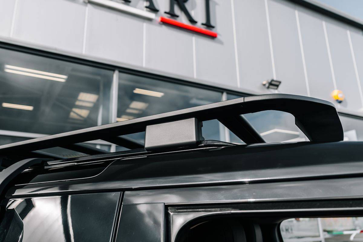 Land Rover Defender 90 D200 Hard Top D MHEV SWB - Motion R Design