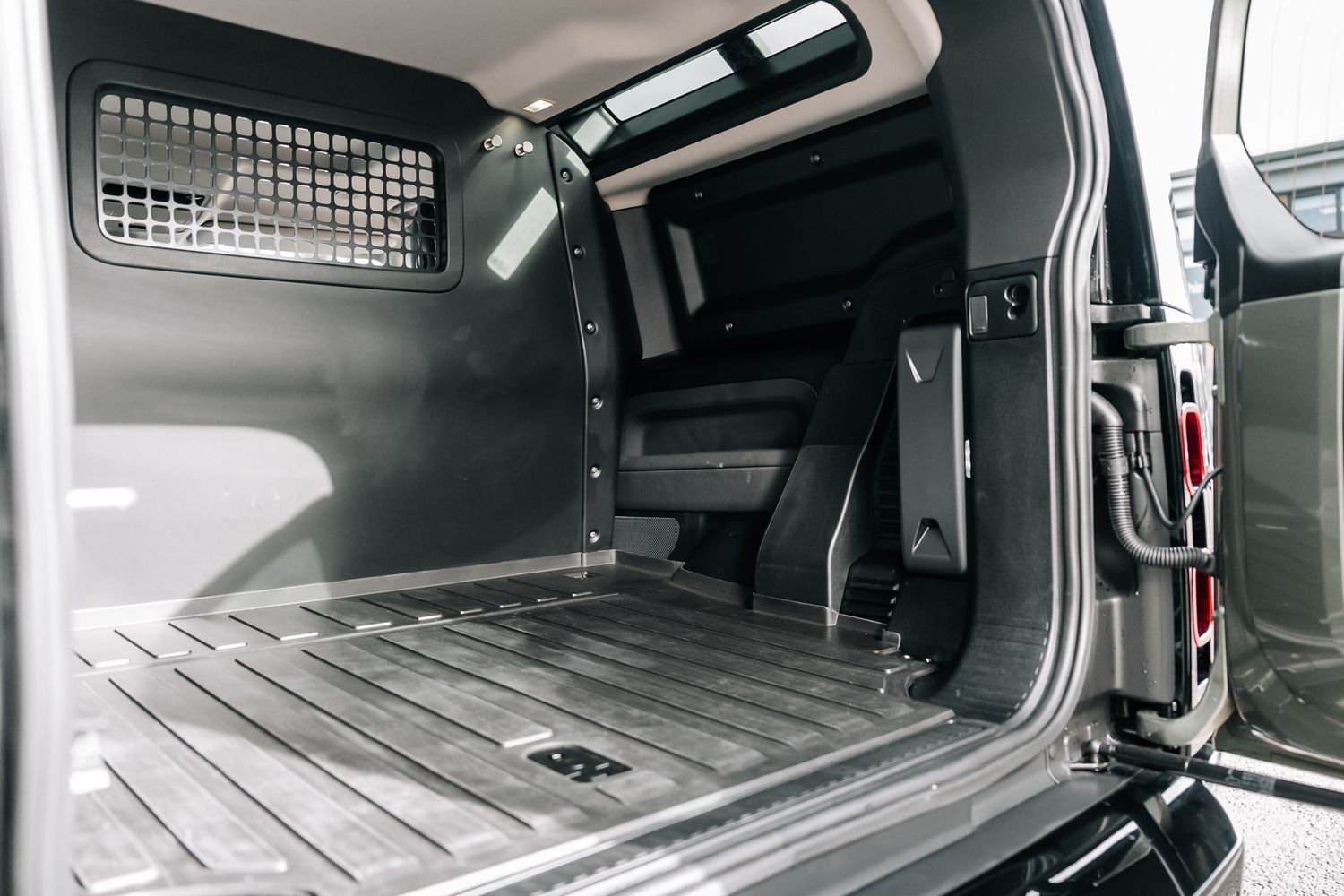 Land Rover Defender 90 D200 Hard Top D MHEV SWB - Motion R Design