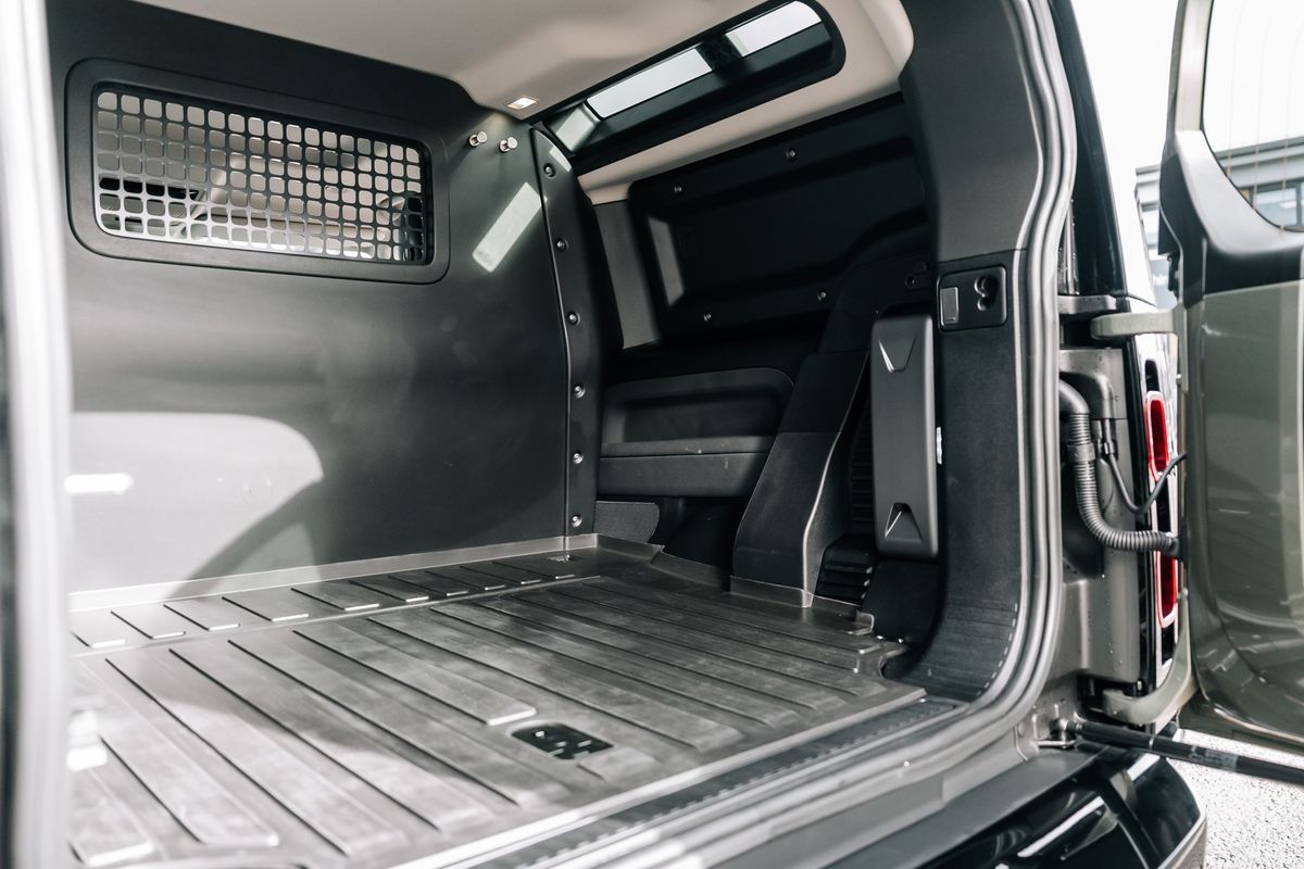 Land Rover Defender 90 D200 Hard Top D MHEV SWB - Motion R Design