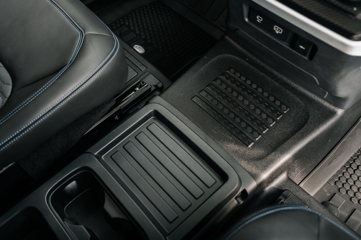 Land Rover Defender 90 D200 Hard Top D MHEV SWB - Motion R Design
