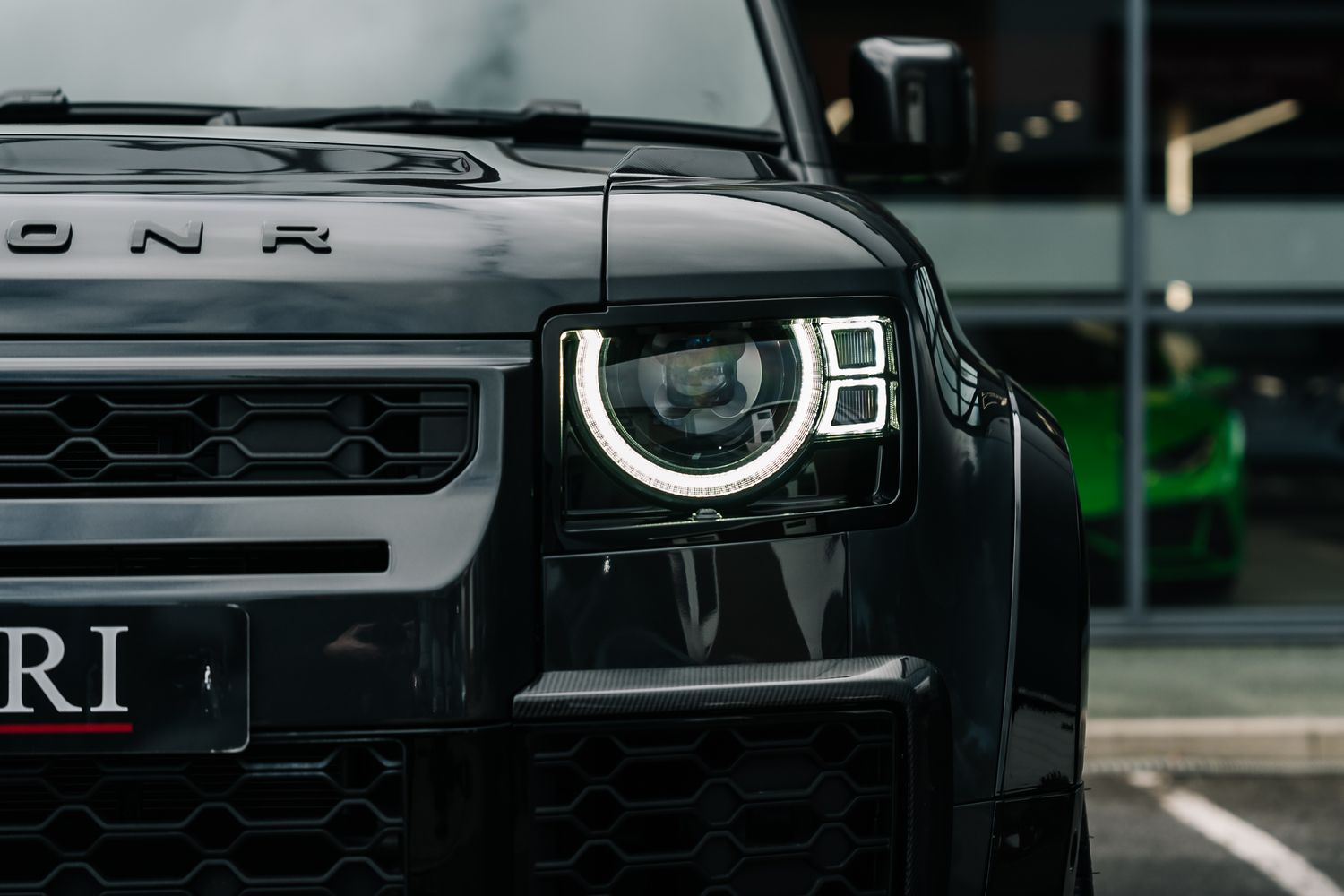 Land Rover Defender 90 D250 Hard Top SE D MHEV - Motion R Design