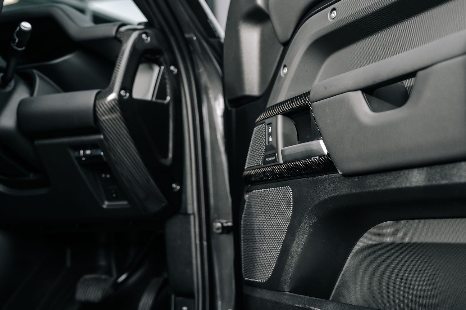 Land Rover Defender 90 D250 Hard Top SE D MHEV - Motion R Design