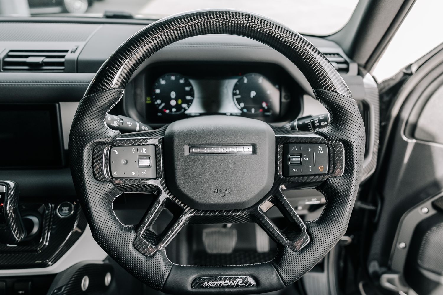 Land Rover Defender 90 D250 Hard Top SE D MHEV - Motion R Design