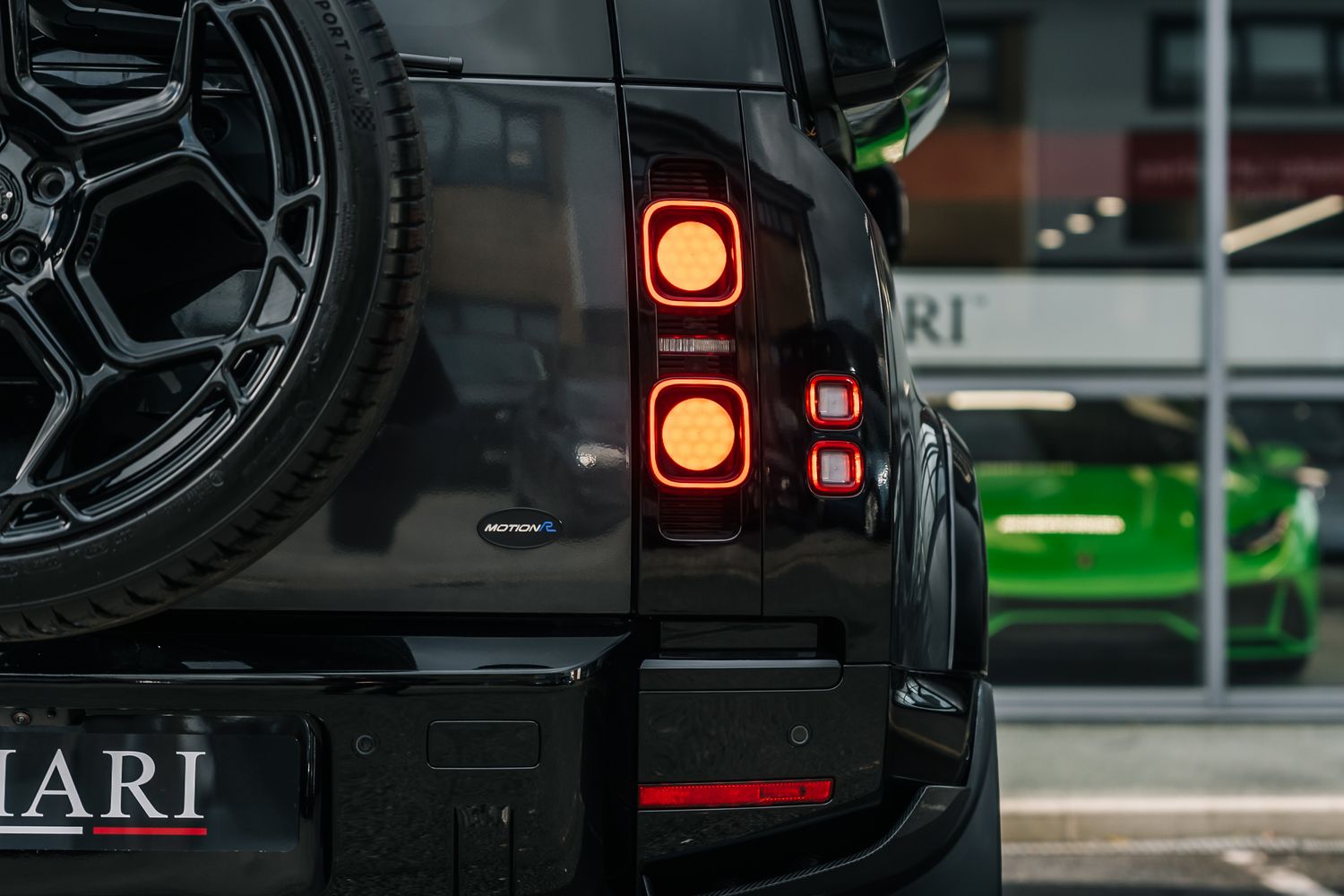 Land Rover Defender 90 D250 Hard Top SE D MHEV - Motion R Design