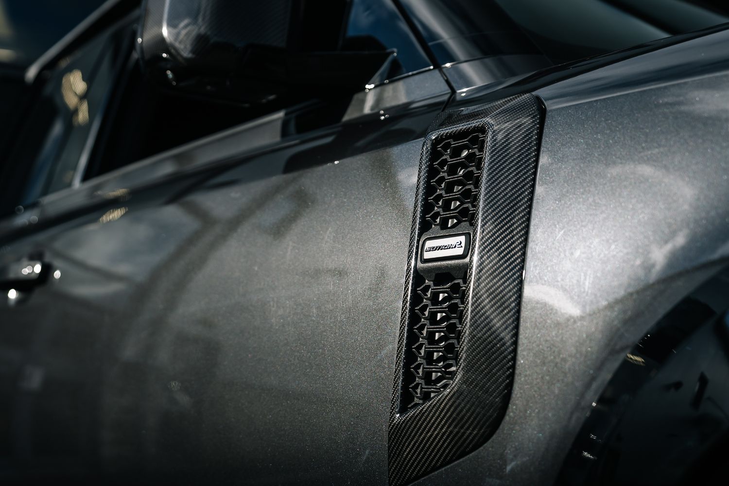 Land Rover Defender 90 D250 Hard Top SE D MHEV - Motion R Design