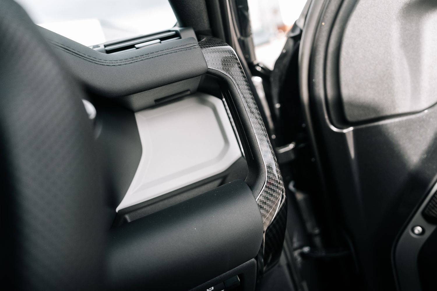 Land Rover Defender 90 D250 Hard Top SE D MHEV - Motion R Design