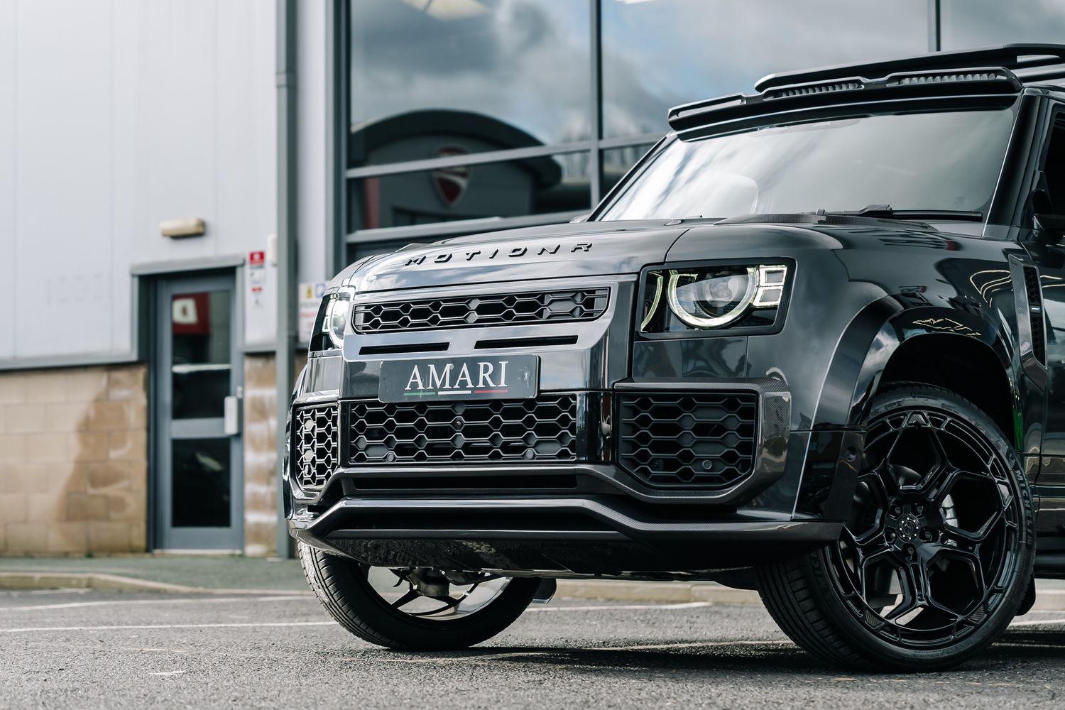 Land Rover Defender 90 D250 Hard Top SE D MHEV - Motion R Design