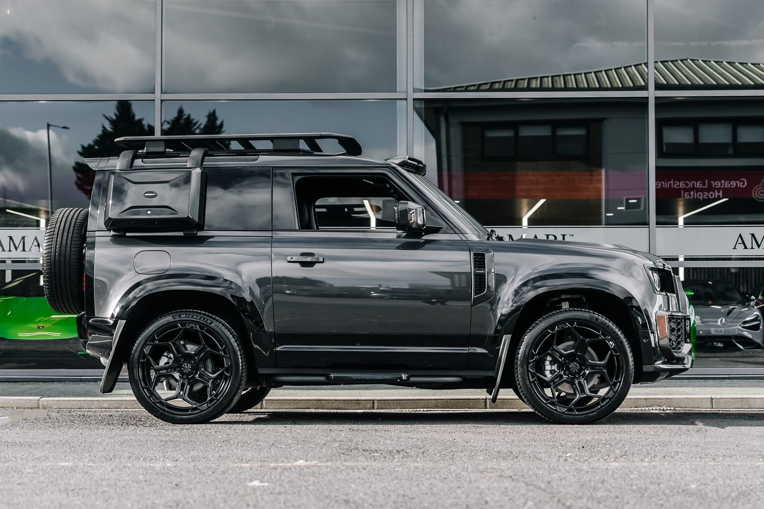 Land Rover Defender 90 D250 Hard Top SE D MHEV - Motion R Design