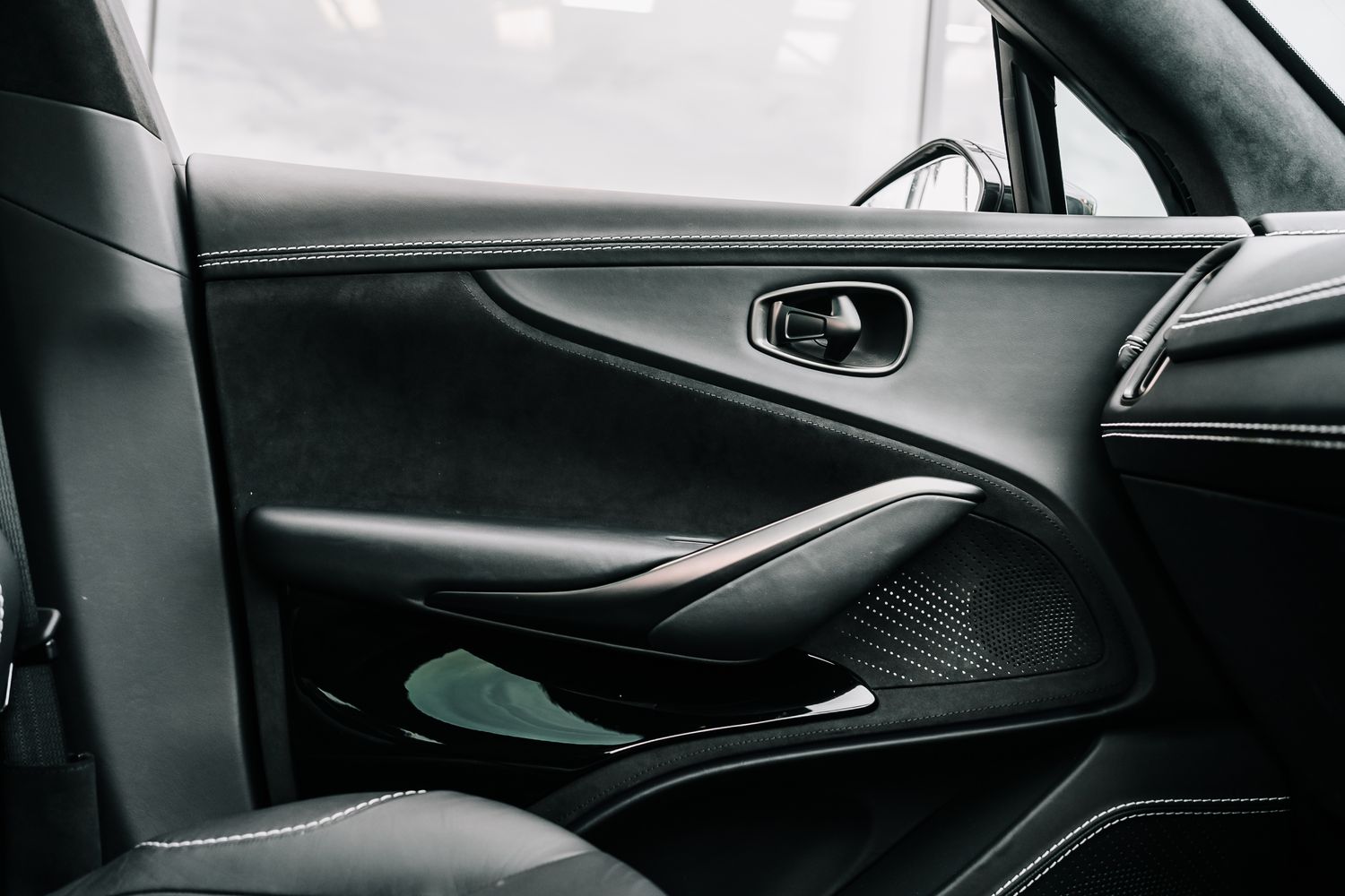 Aston Martin DBX V8 550