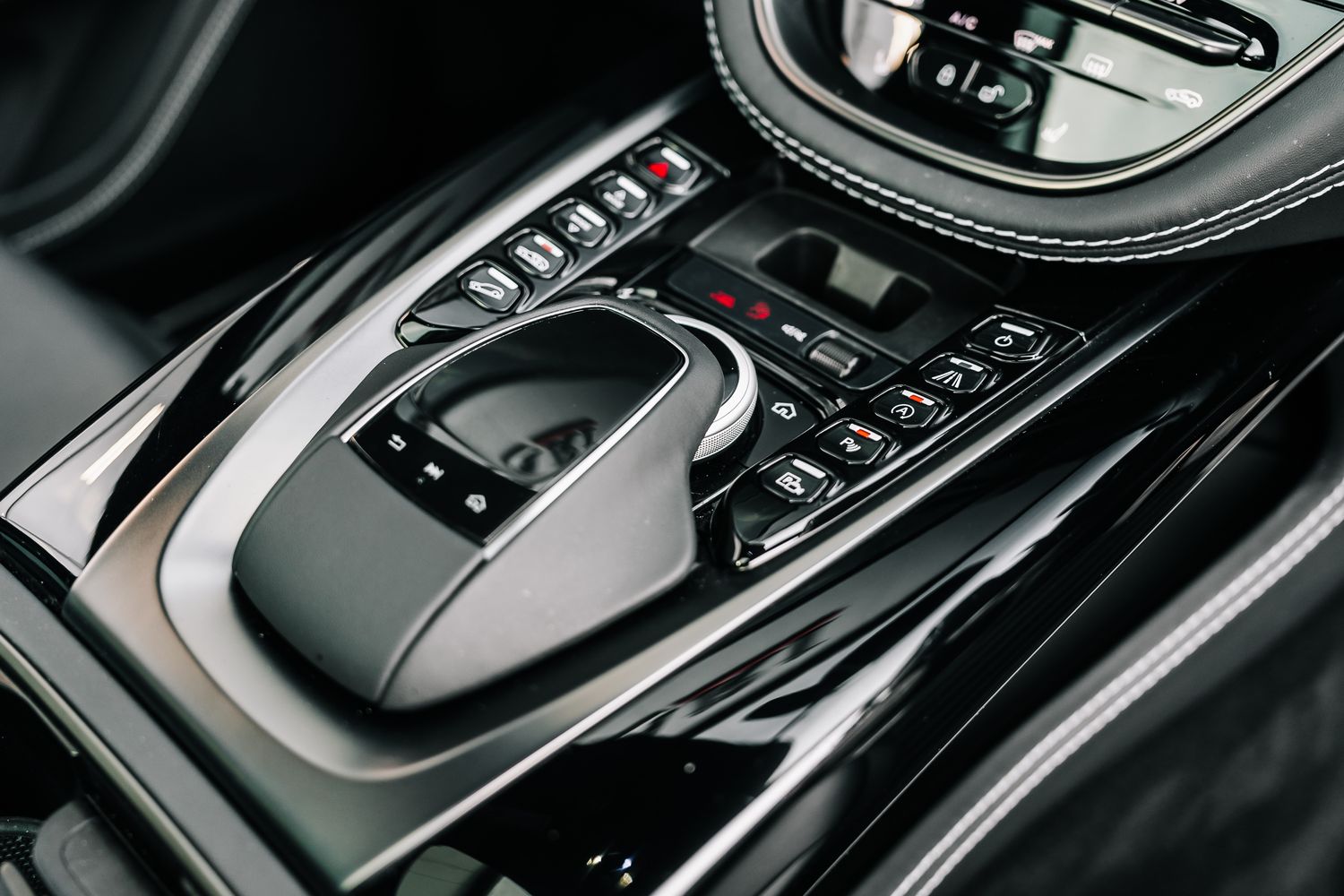 Aston Martin DBX V8 550