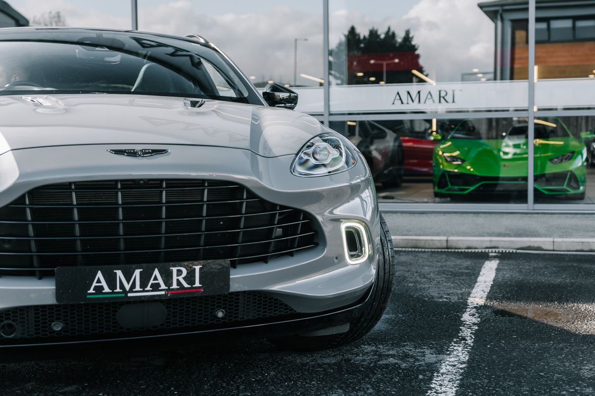 Aston Martin DBX V8 550