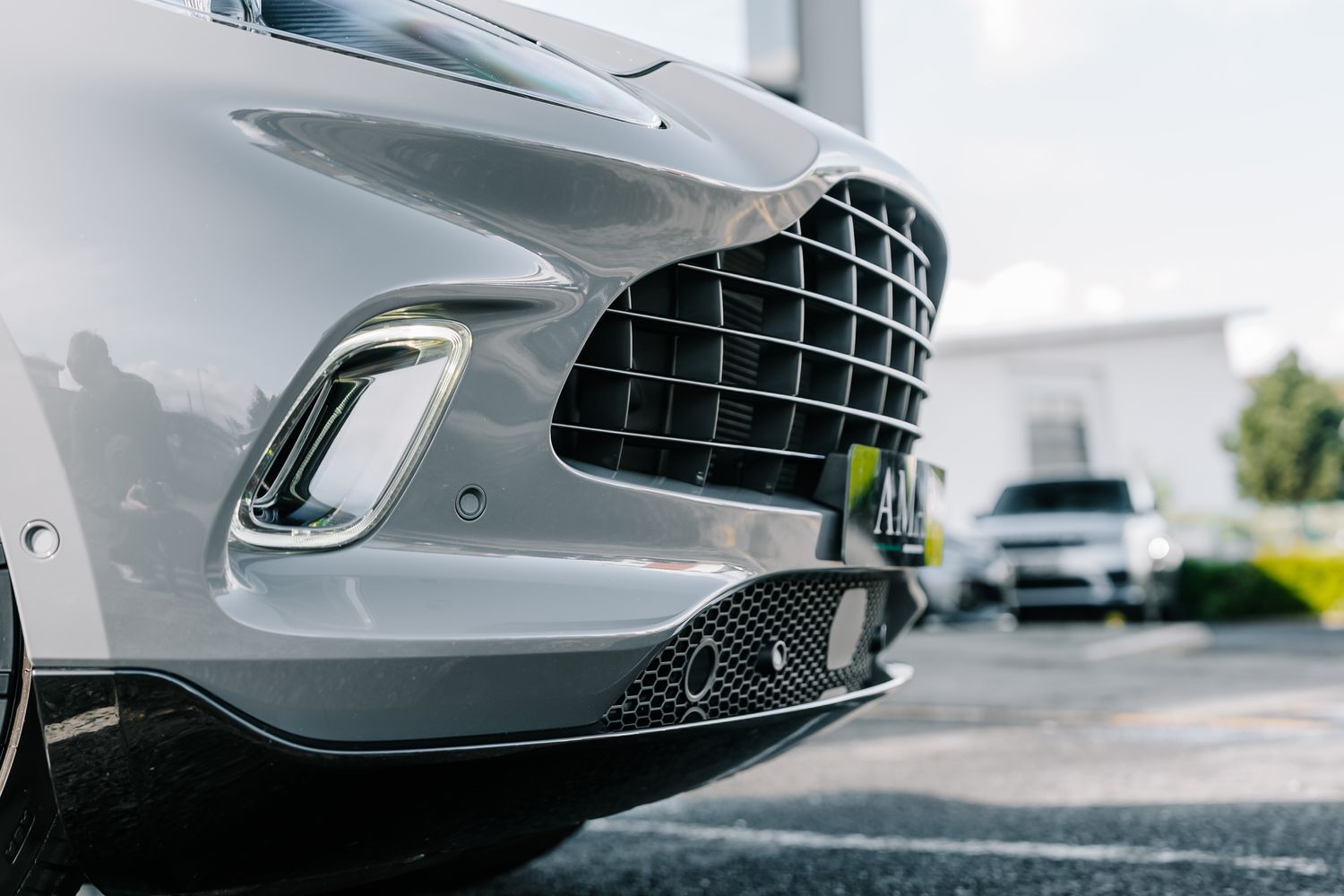 Aston Martin DBX V8 550