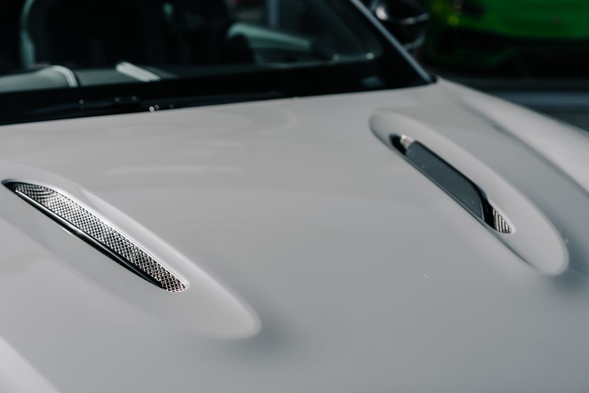 Aston Martin DBX V8 550
