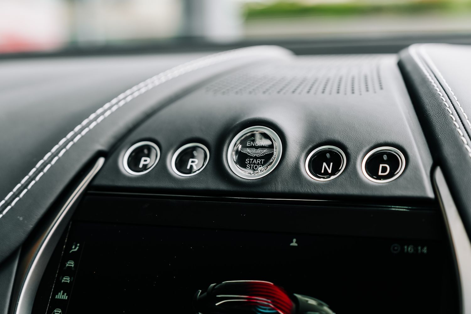 Aston Martin DBX V8 550