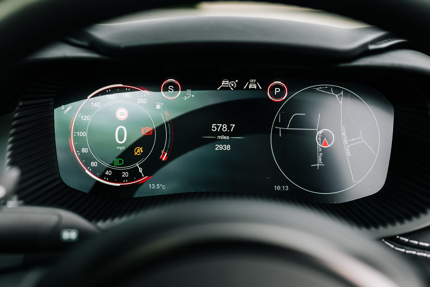 Aston Martin DBX V8 550