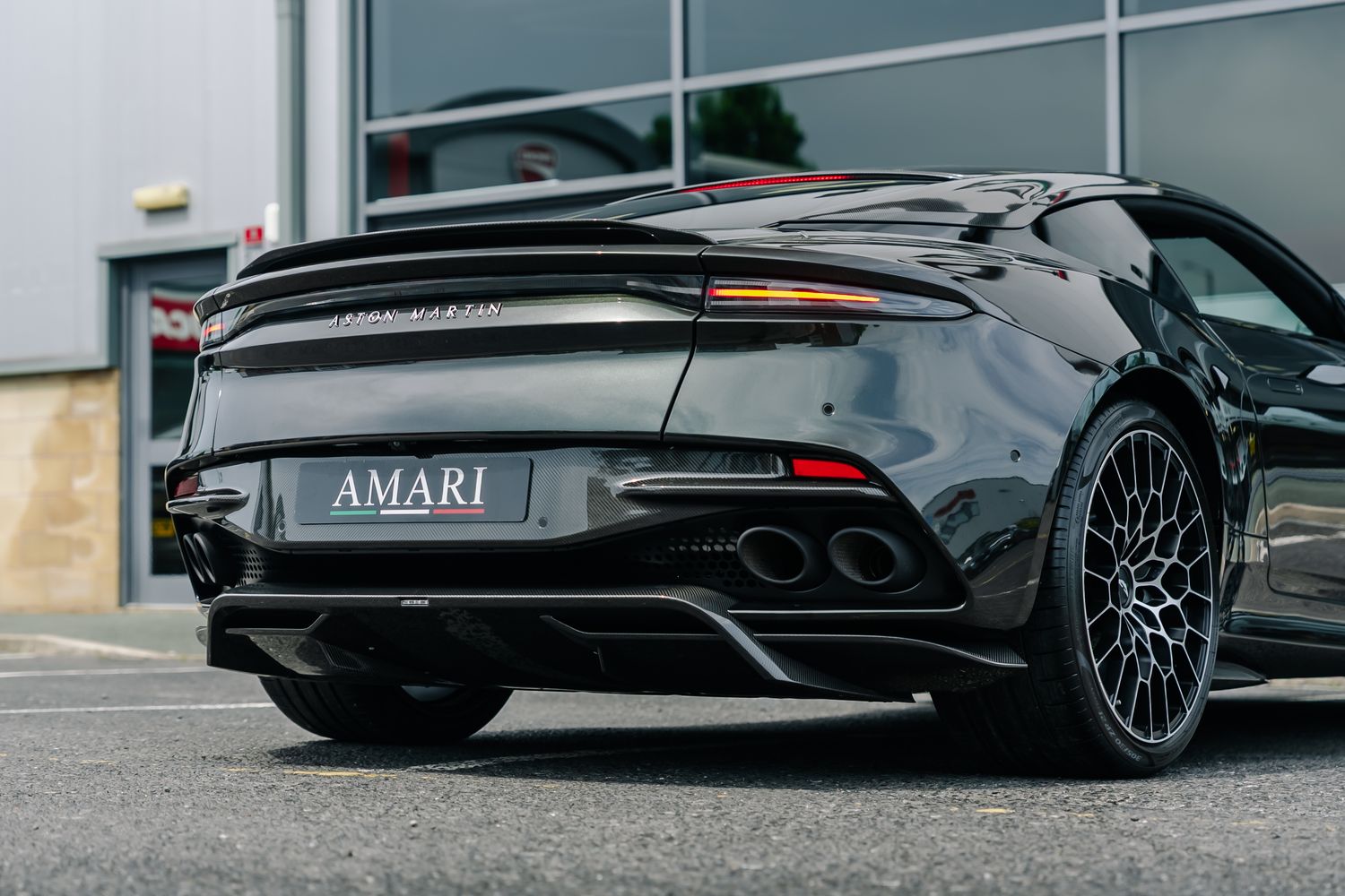 Aston Martin DBS Superleggera 770 Ultimate