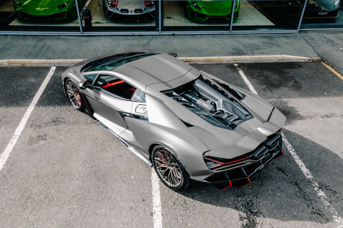 Lamborghini Revuelto