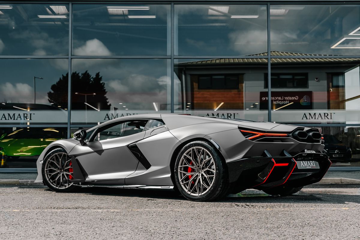 Lamborghini Revuelto