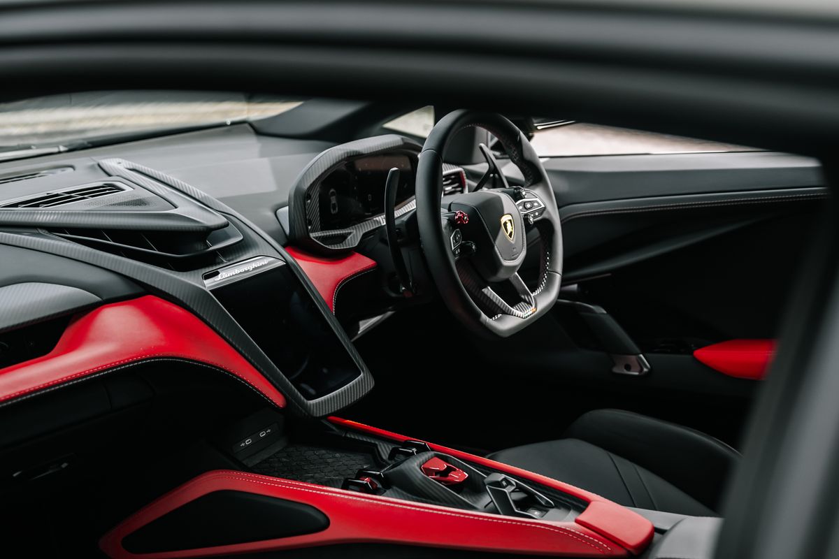 Lamborghini Revuelto