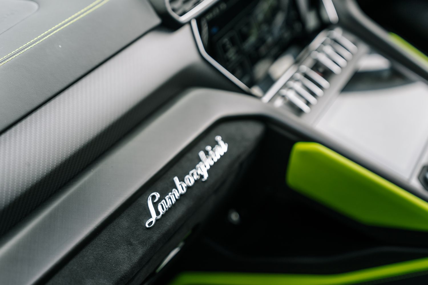 Lamborghini Urus Graphite Capsule