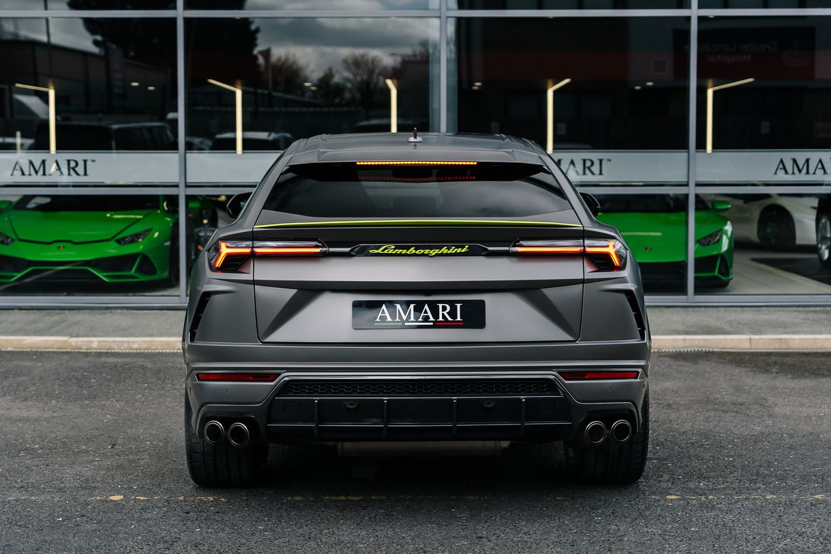 Lamborghini Urus Graphite Capsule