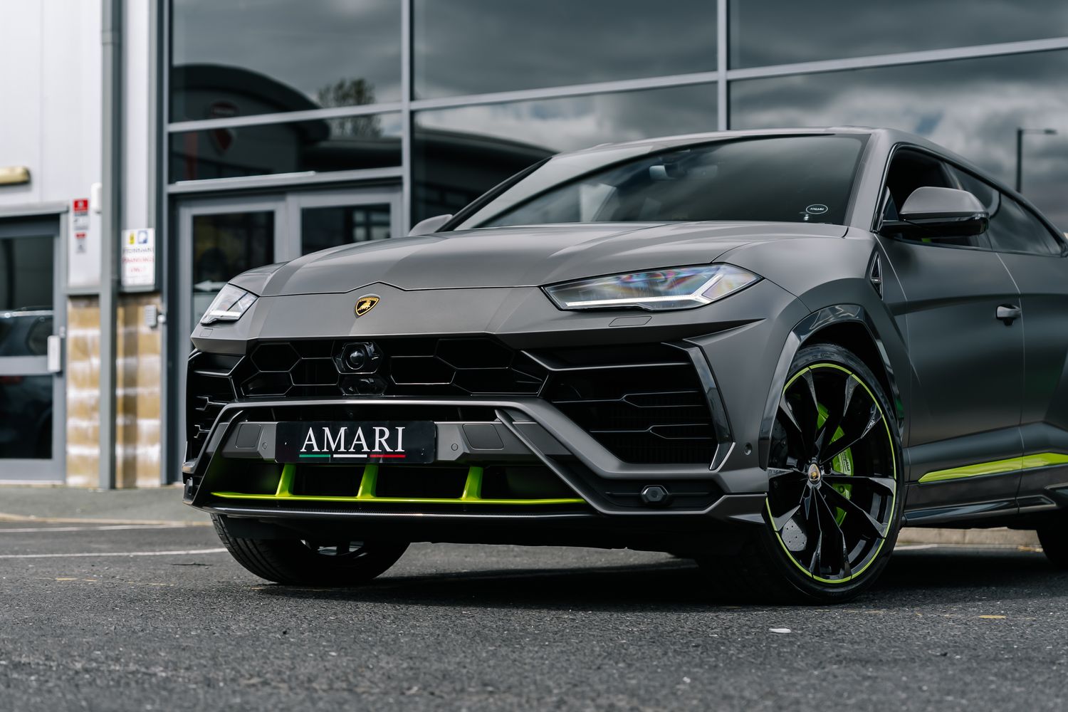 Lamborghini Urus Graphite Capsule