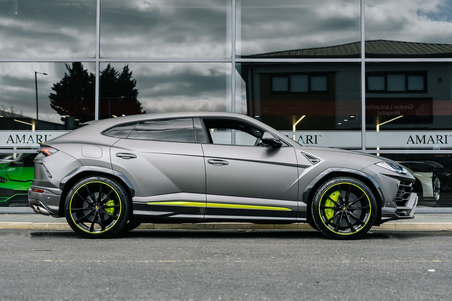 Lamborghini Urus Graphite Capsule
