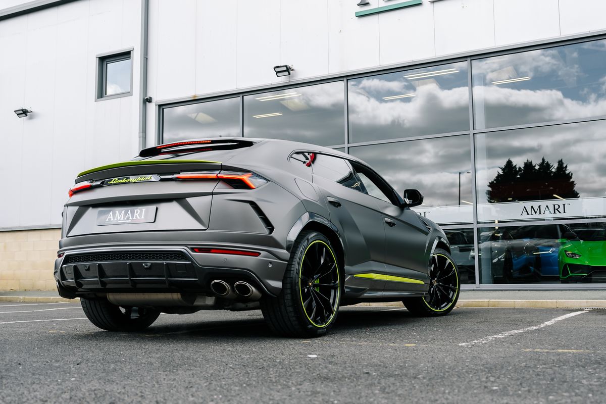 Lamborghini Urus Graphite Capsule