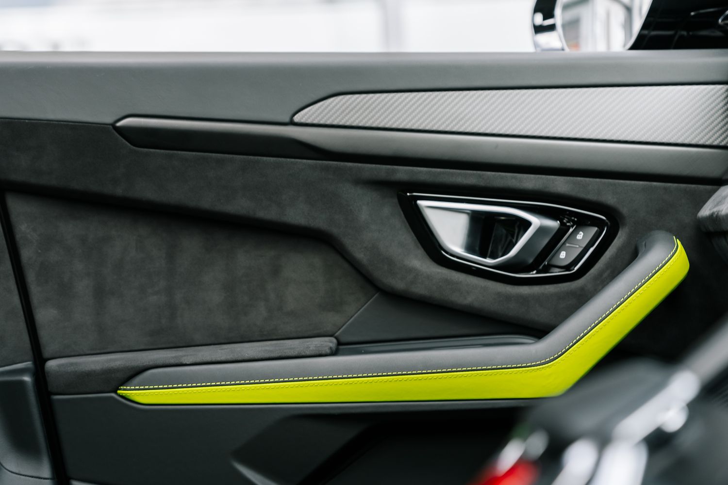 Lamborghini Urus Graphite Capsule