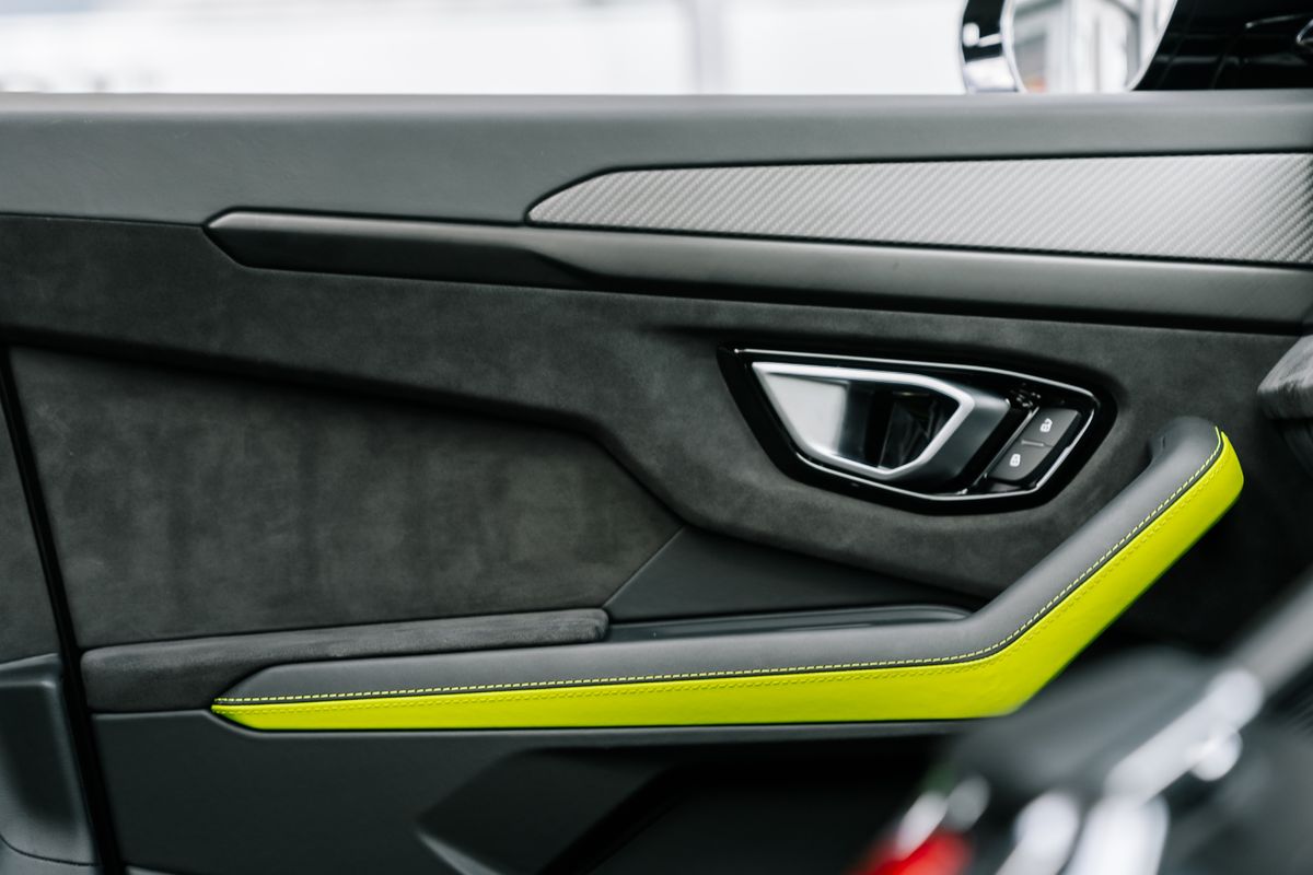 Lamborghini Urus Graphite Capsule