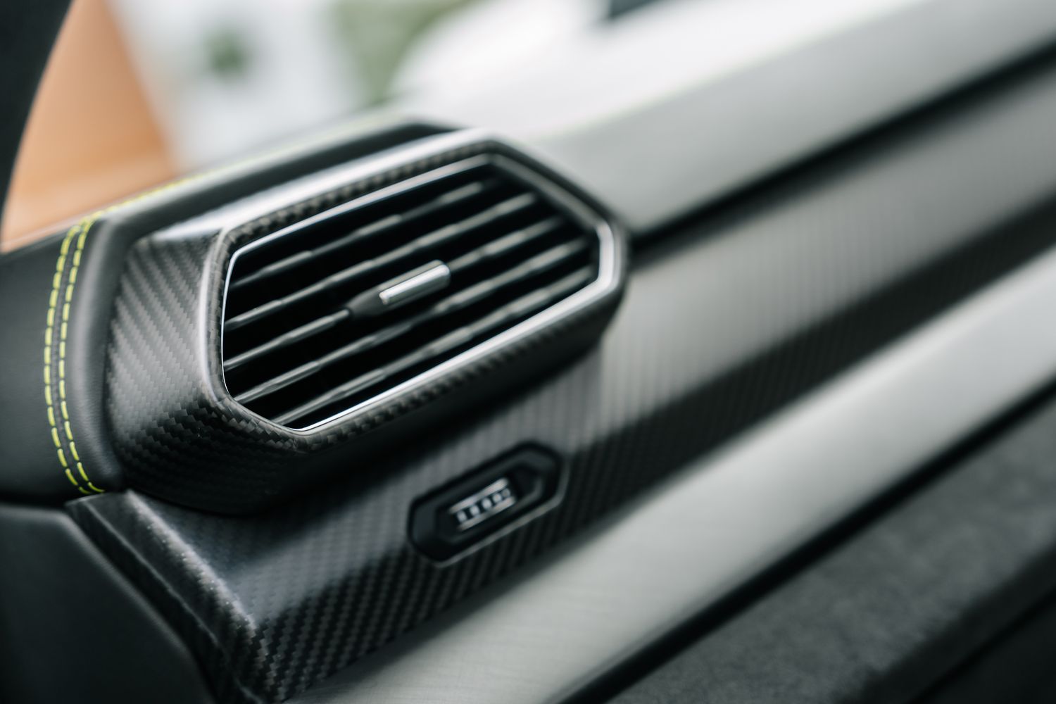 Lamborghini Urus Graphite Capsule