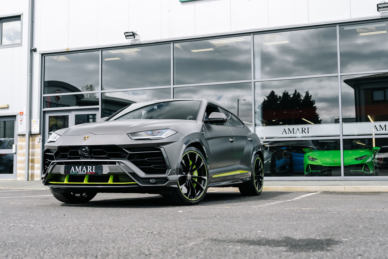 Lamborghini Urus Graphite Capsule