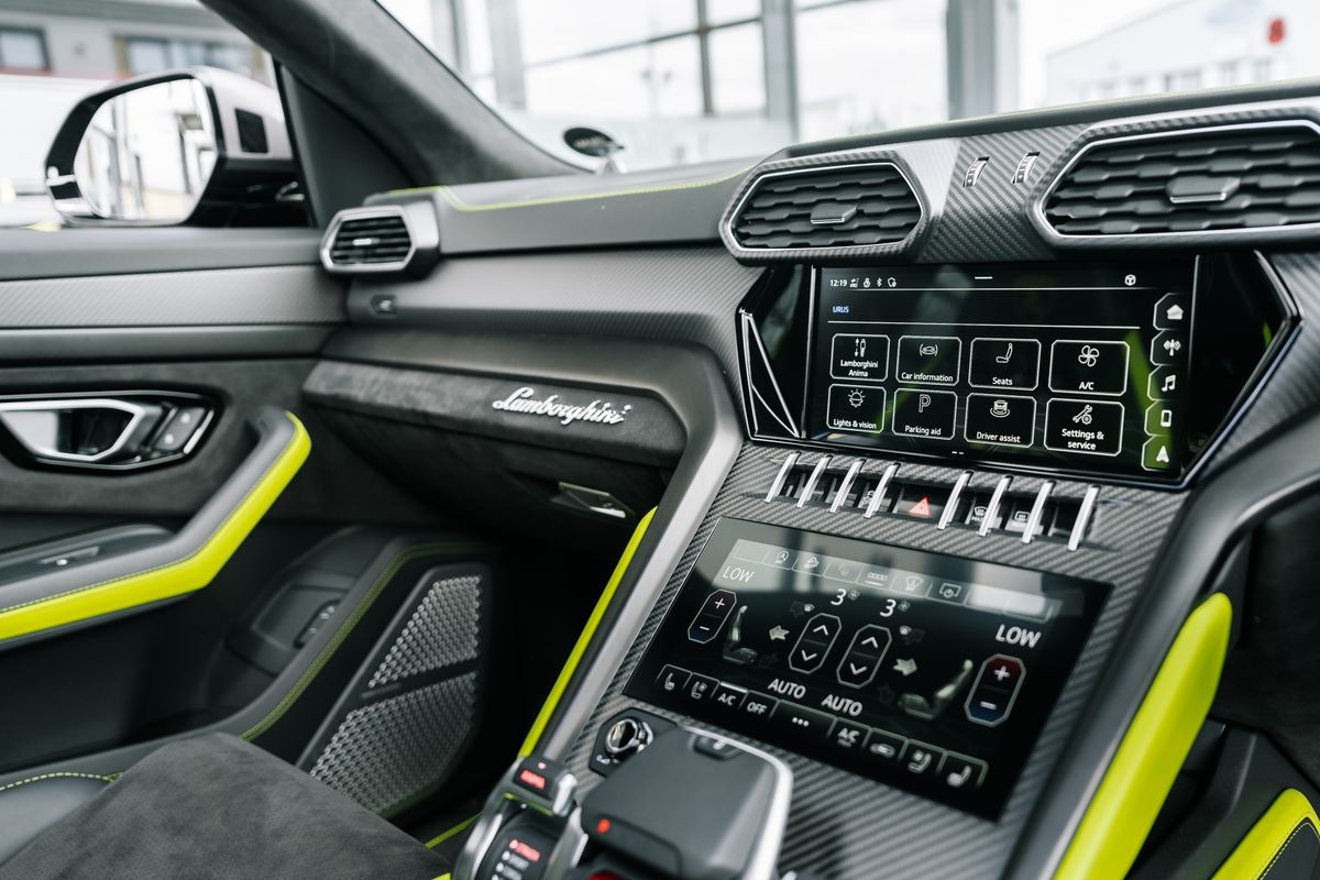 Lamborghini Urus Graphite Capsule