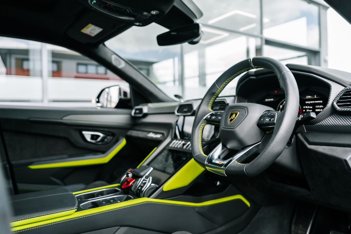 Lamborghini Urus Graphite Capsule