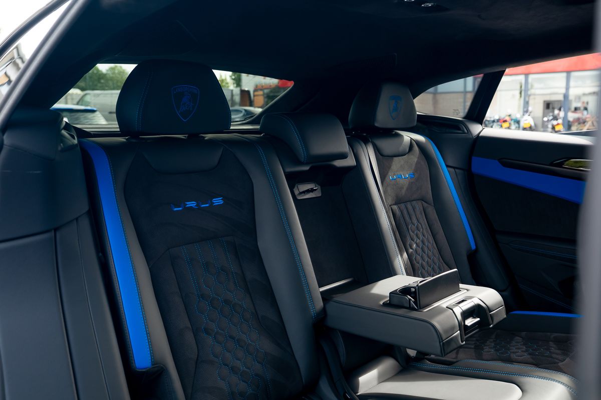 LAMBORGHINI URUS V8 S S