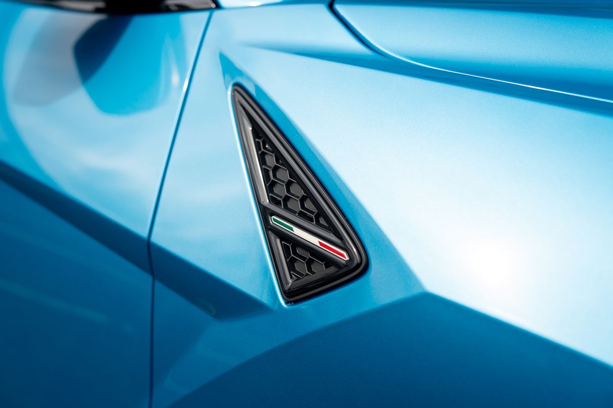 LAMBORGHINI URUS V8 S S